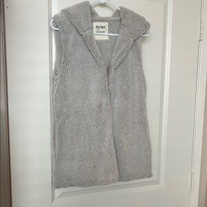 Dylan Soft Gray Faux Sherpa Sleeveless Vest soft size S